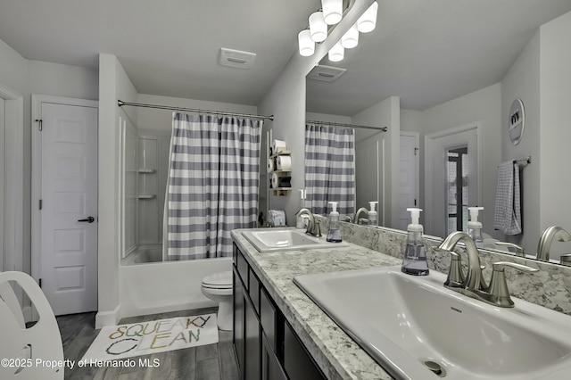 12848 Hilary St, Spring Hill, FL 34609 - full bathroom with visible vents, a sink, and shower / tub combo with curtain