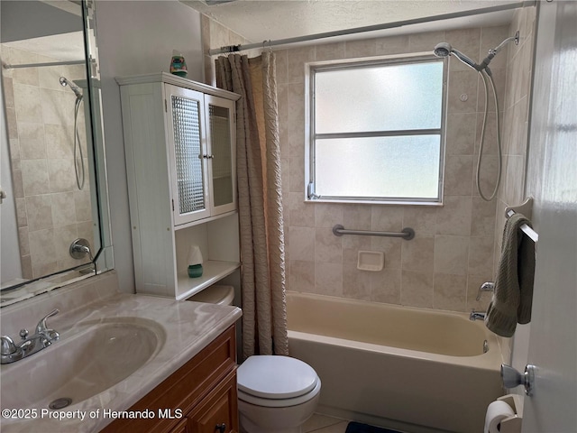 10 Michigan St, Beverly Hills, FL 34465 - full bath with vanity, shower / tub combo with curtain, and toilet