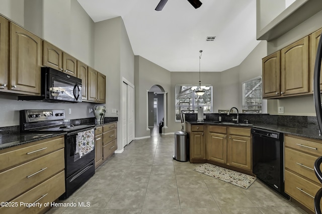 11336 Flower Ave, Weeki Wachee, FL 34613 - kitchen with a sink, a peninsula, ceiling fan with notable chandelier, black appliances, and light tile patterned floors