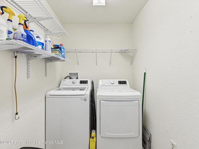 6076 Shiprock Ave, Spring Hill, FL 34608 - laundry room featuring washing machine and dryer