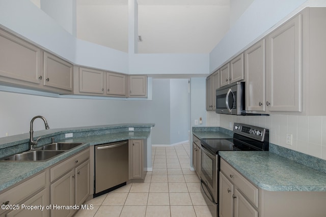 284 Quane Ave, Spring Hill, FL 34609 - kitchen with appliances with stainless steel finishes, a sink, backsplash, light tile patterned floors, and baseboards