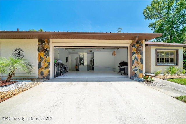 21000 Exeter Ct, Brooksville, FL 34601 - garage with driveway