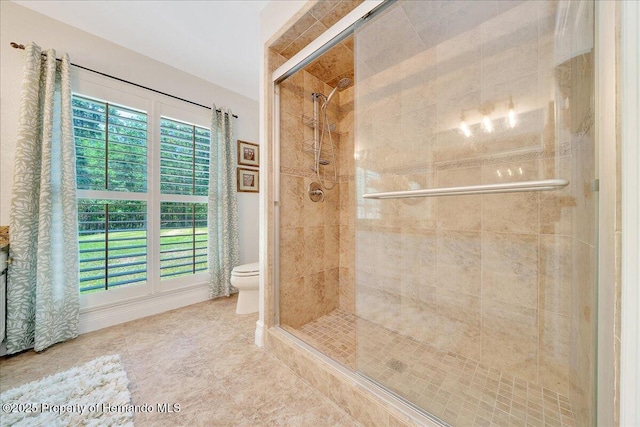 21000 Exeter Ct, Brooksville, FL 34601 - bathroom featuring a shower stall and toilet