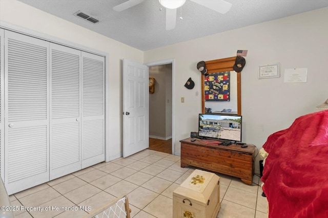 10267 Elgin Blvd, Spring Hill, FL 34608 - living area featuring a ceiling fan, light tile patterned floors, and a textured ceiling
