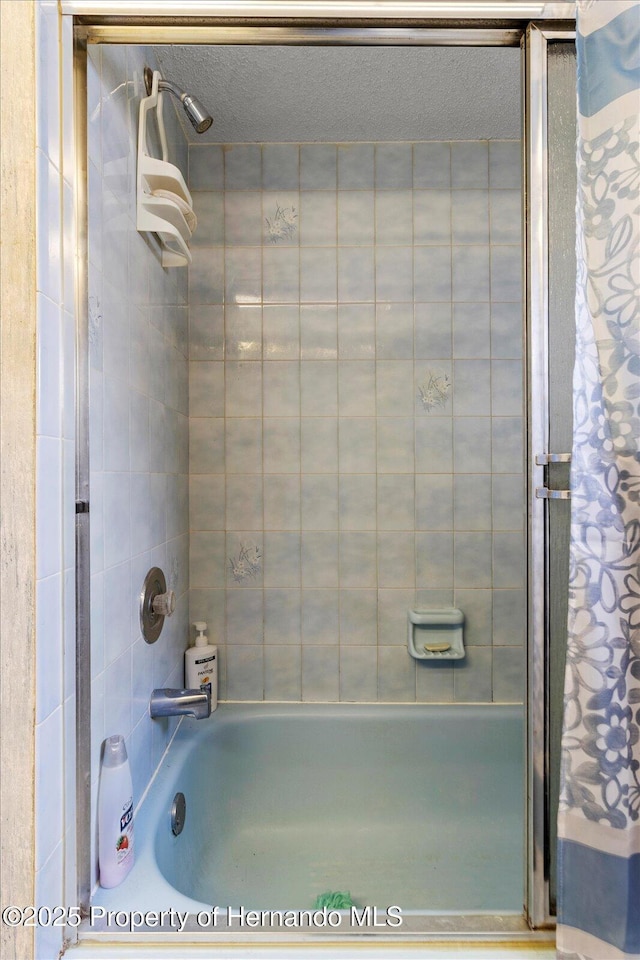 10267 Elgin Blvd, Spring Hill, FL 34608 - bathroom with bath / shower combo with glass door