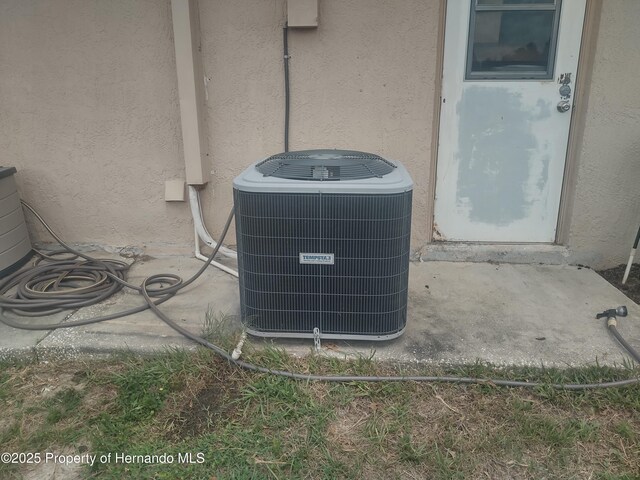 12132 Norvell Rd, Spring Hill, FL 34609 - exterior view of stucco siding