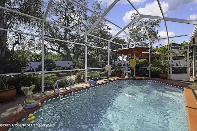 1086 Hook Dr, Spring Hill, FL 34608 - swimming pool featuring a fenced backyard and a lanai