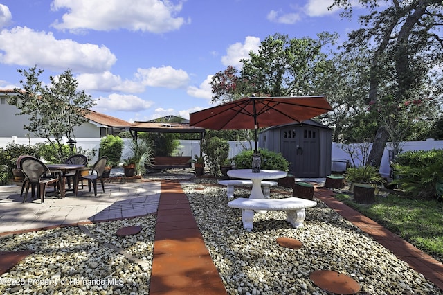 1086 Hook Dr, Spring Hill, FL 34608 - fenced backyard featuring a patio and outdoor dining area