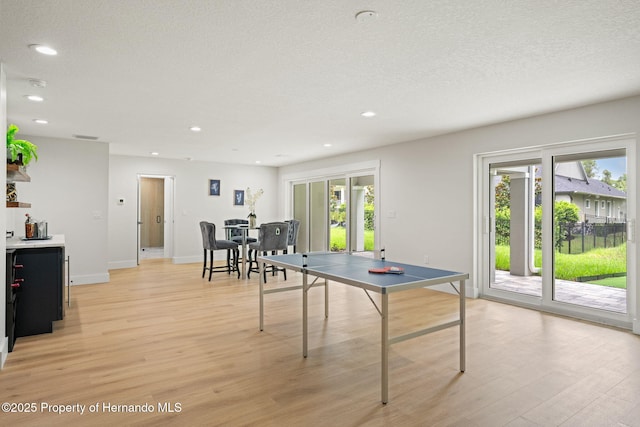 4522 Majestic Hills Loop, Brooksville, FL 34601 - recreation room featuring light wood-style flooring, plenty of natural light, recessed lighting, and a textured ceiling