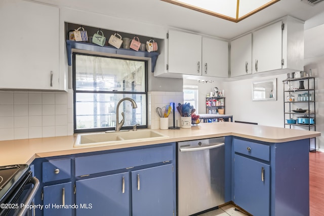 1038 Shenandoah Ln, Spring Hill, FL 34606 - kitchen featuring stainless steel dishwasher, blue cabinets, a sink, and a peninsula