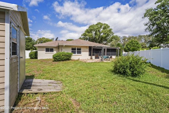 1038 Shenandoah Ln, Spring Hill, FL 34606 - view of yard featuring a sunroom