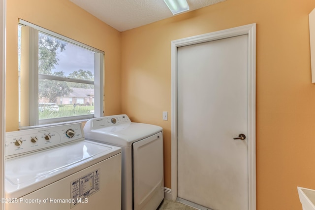 2481 Whispering Pines Ct, Spring Hill, FL 34606 - washroom featuring washer and clothes dryer and a textured ceiling