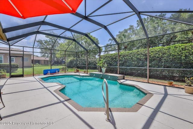 9406 Burnam Dr, Weeki Wachee, FL 34613 - swimming pool featuring a patio