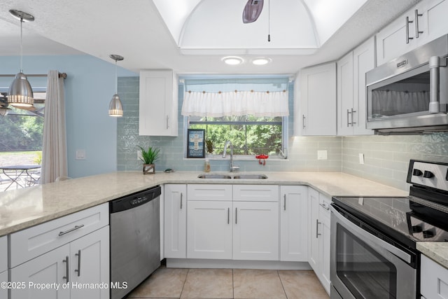 9766 W Smokey Ln, Crystal River, FL 34429 - kitchen with stainless steel appliances, a sink, ceiling fan, and white cabinets