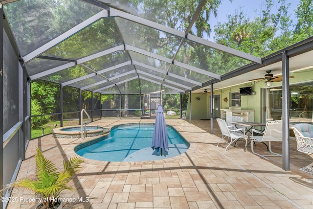 9766 W Smokey Ln, Crystal River, FL 34429 - view of pool featuring a ceiling fan, a pool with connected hot tub, a patio area, and a lanai