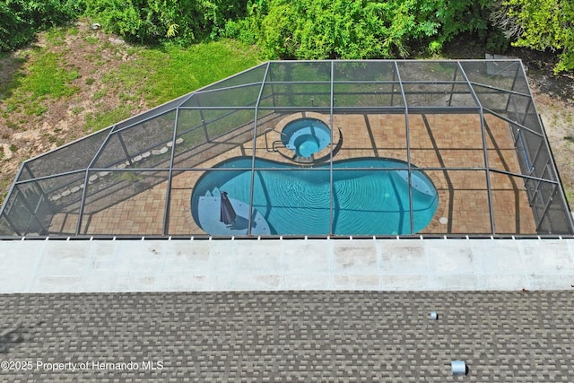 9766 W Smokey Ln, Crystal River, FL 34429 - outdoor pool featuring a lanai, a patio, and an in-ground hot tub