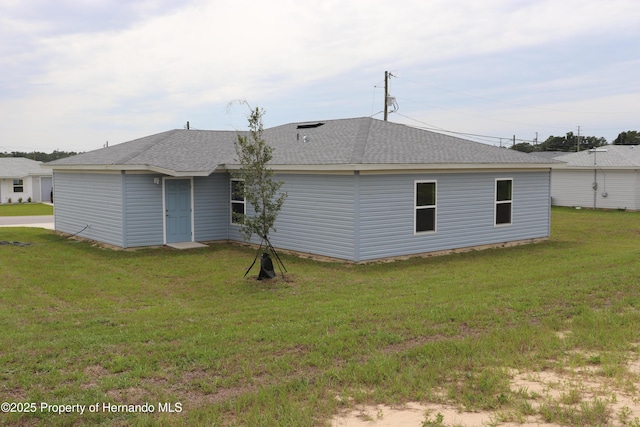 2001 W Royal Palm Dr, Dunnellon, FL 34434 - back of property featuring a yard and roof with shingles