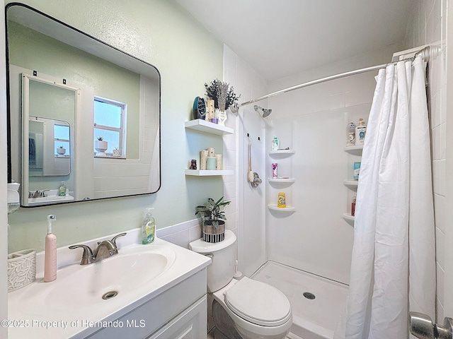 1531 NE 38th St, Ocala, FL 34479 - bathroom with toilet, vanity, and a shower with shower curtain