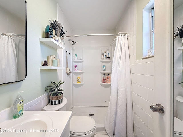1531 NE 38th St, Ocala, FL 34479 - bathroom with toilet, vanity, and a shower with shower curtain