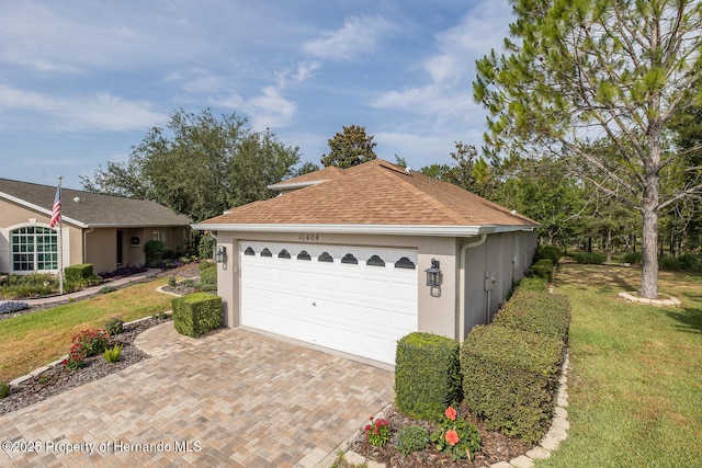 11404 Inman Ct, Spring Hill, FL 34609 - garage with decorative driveway