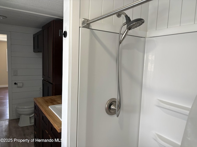 12325 Fairway Ave, Brooksville, FL 34613 - bathroom with a shower, vanity, and wood finished floors