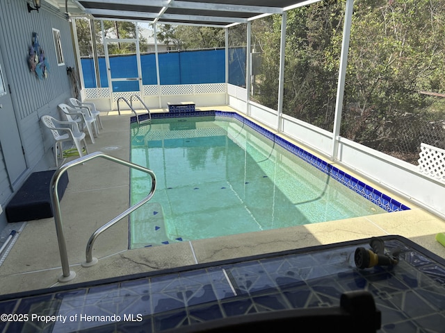 12325 Fairway Ave, Brooksville, FL 34613 - outdoor pool with a lanai and a patio area