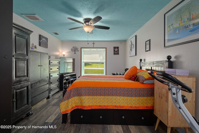 204 Oak Lake Dr, Spring Hill, FL 34608 - bedroom with dark wood-style flooring, a textured ceiling, and a ceiling fan