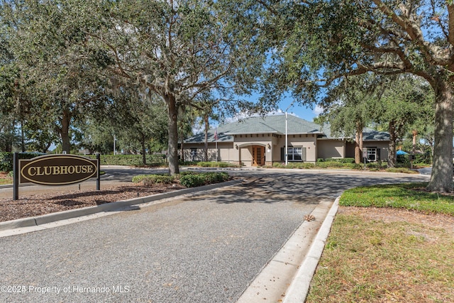 109 Fairmont Dr, Spring Hill, FL 34609 - view of front of house with curved driveway and stucco siding