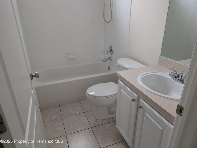 109 Fairmont Dr, Spring Hill, FL 34609 - bathroom with vanity, washtub / shower combination, and tile patterned flooring