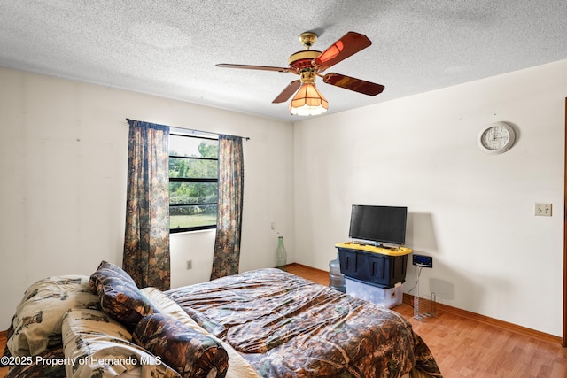 13345 Convent Garden Rd, Brooksville, FL 34613 - bedroom with light wood-style floors, a textured ceiling, and ceiling fan