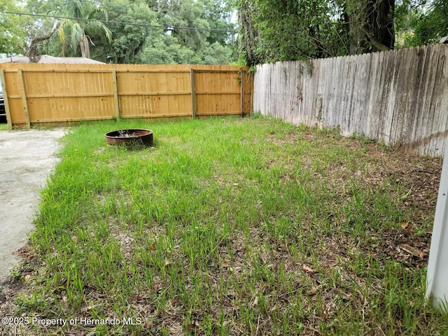 18499 Shady Side Dr, Brooksville, FL 34601 - fenced backyard featuring a fire pit