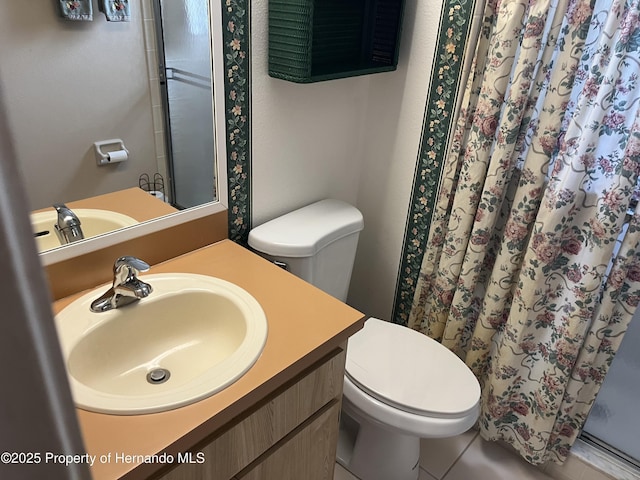 9474 Nakoma Way, Weeki Wachee, FL 34613 - bathroom featuring a shower with curtain and vanity