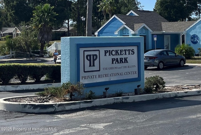 9474 Nakoma Way, Weeki Wachee, FL 34613 - community / neighborhood sign with uncovered parking