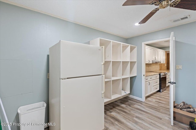 1518 Palm St, Steinhatchee, FL 32359 - kitchen featuring freestanding refrigerator, electric range, ceiling fan, light wood-style floors, and tasteful backsplash