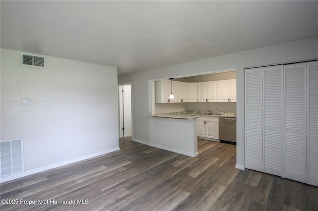 9345 N Elliot Way, Citrus Springs, FL 34434 - kitchen featuring dishwasher, white cabinets, wood finished floors, light countertops, and a peninsula