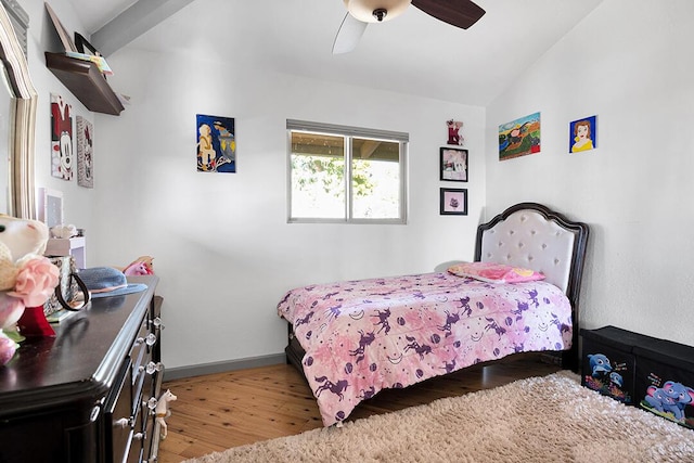 bedroom with lofted ceiling, light wood-type flooring, and ceiling fan