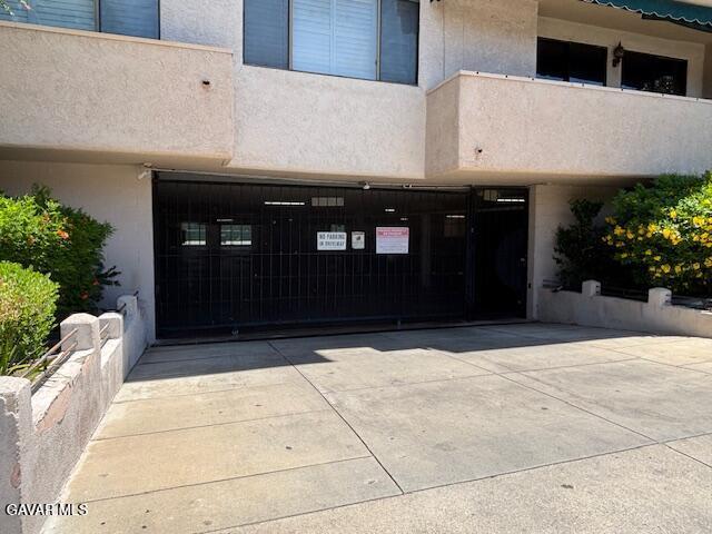 5310 Zelzah Ave Unit 305, Encino, CA 91316 - property entrance featuring stucco siding, a garage, and driveway