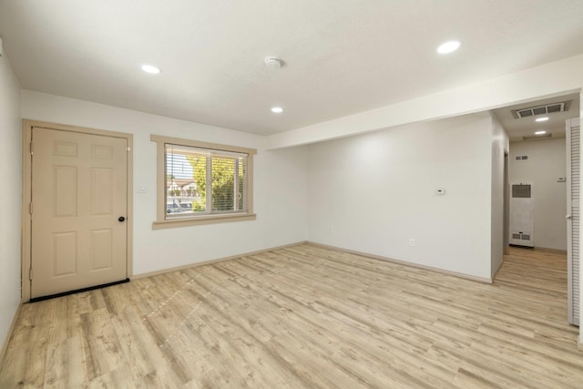 unfurnished room featuring recessed lighting, visible vents, baseboards, and light wood-style flooring