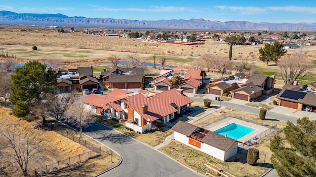 bird's eye view featuring a residential view and a mountain view