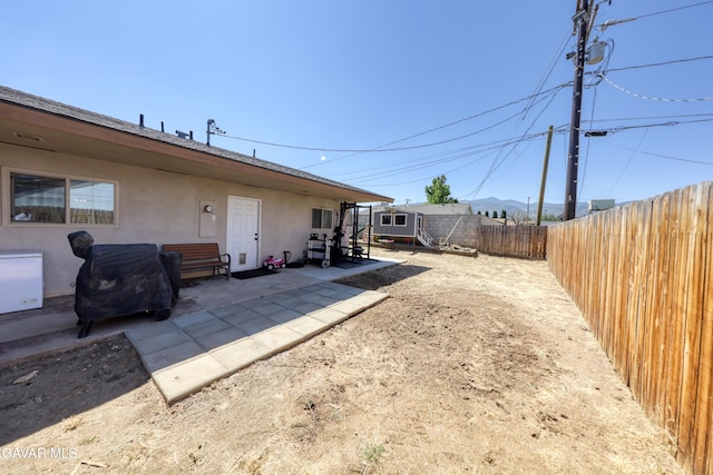 20412 El Porto Ct, Tehachapi, CA 93561 - fenced backyard featuring a patio