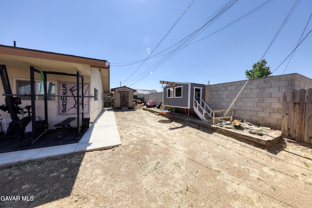 20412 El Porto Ct, Tehachapi, CA 93561 - view of yard featuring a shed
