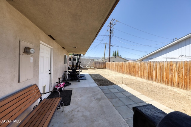 20412 El Porto Ct, Tehachapi, CA 93561 - fenced backyard with a patio