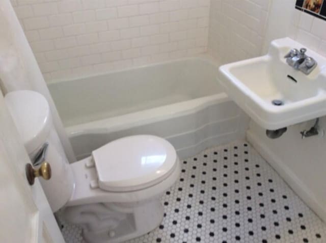 bathroom featuring a sink and toilet