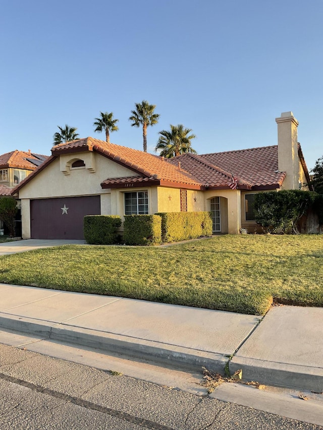 view of front of house with a front lawn and a garage