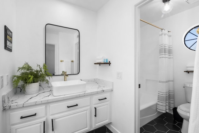 2012 Comstock Ct, Palmdale, CA 93551 - full bathroom with vanity, toilet, tile patterned flooring, shower / tub combo with curtain, and baseboards