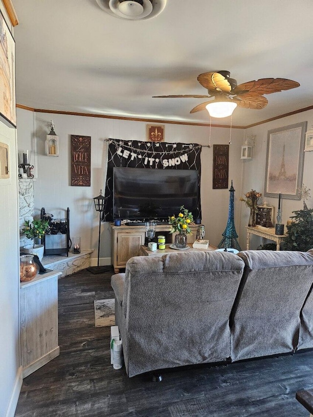 living room with crown molding, wood finished floors, a ceiling fan, and baseboards