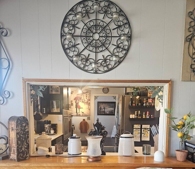 room details featuring a decorative wall