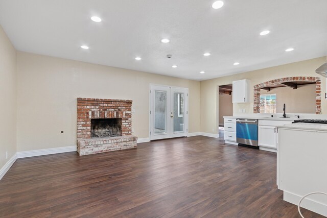 unfurnished bedroom with ceiling fan, a closet, and dark hardwood / wood-style flooring