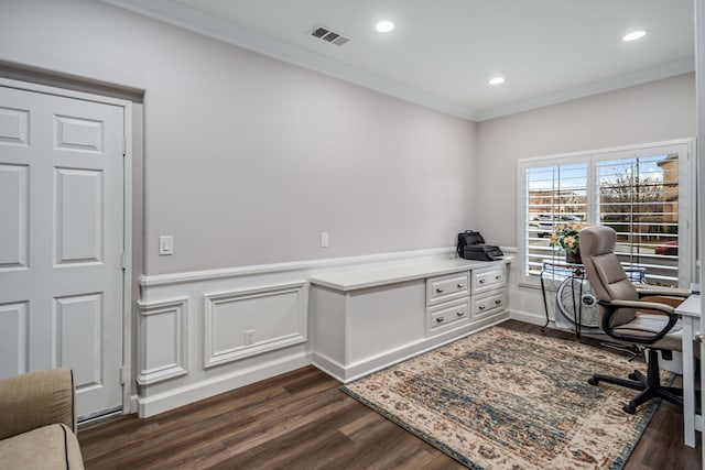 office area with visible vents, ornamental molding, recessed lighting, wainscoting, and dark wood-style flooring