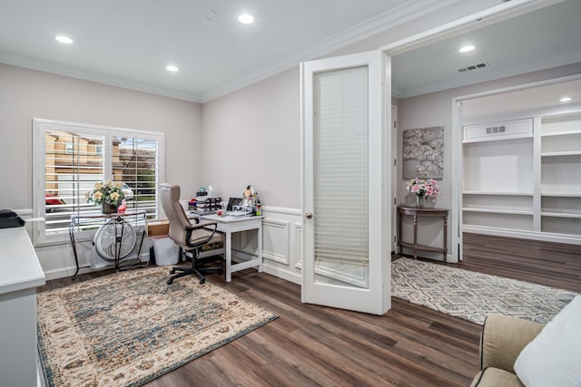 home office featuring recessed lighting, visible vents, wood finished floors, and crown molding